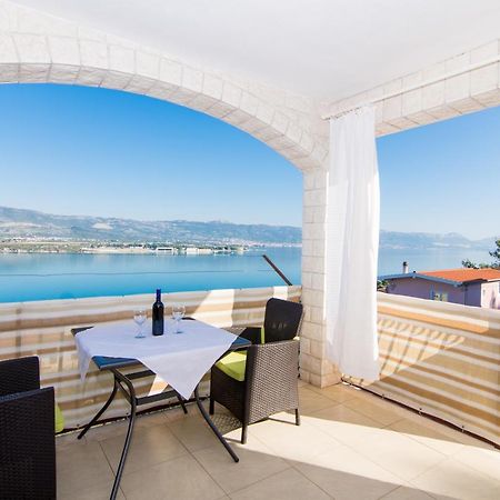 Holidays Apartments Slanada With Terrace And Sea View, Near The Beach & Town Trogir, Free Parking, Quiet Place On Peninsula Ciovo المظهر الخارجي الصورة