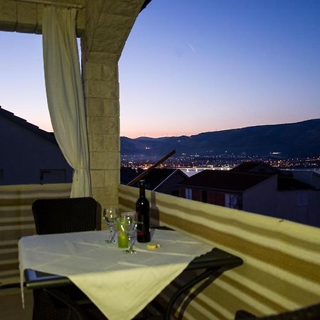 Holidays Apartments Slanada With Terrace And Sea View, Near The Beach & Town Trogir, Free Parking, Quiet Place On Peninsula Ciovo المظهر الخارجي الصورة