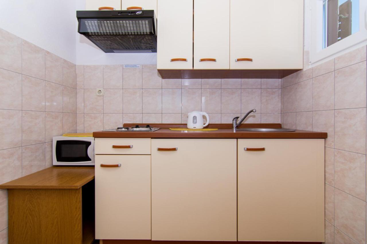 Holidays Apartments Slanada With Terrace And Sea View, Near The Beach & Town Trogir, Free Parking, Quiet Place On Peninsula Ciovo المظهر الخارجي الصورة