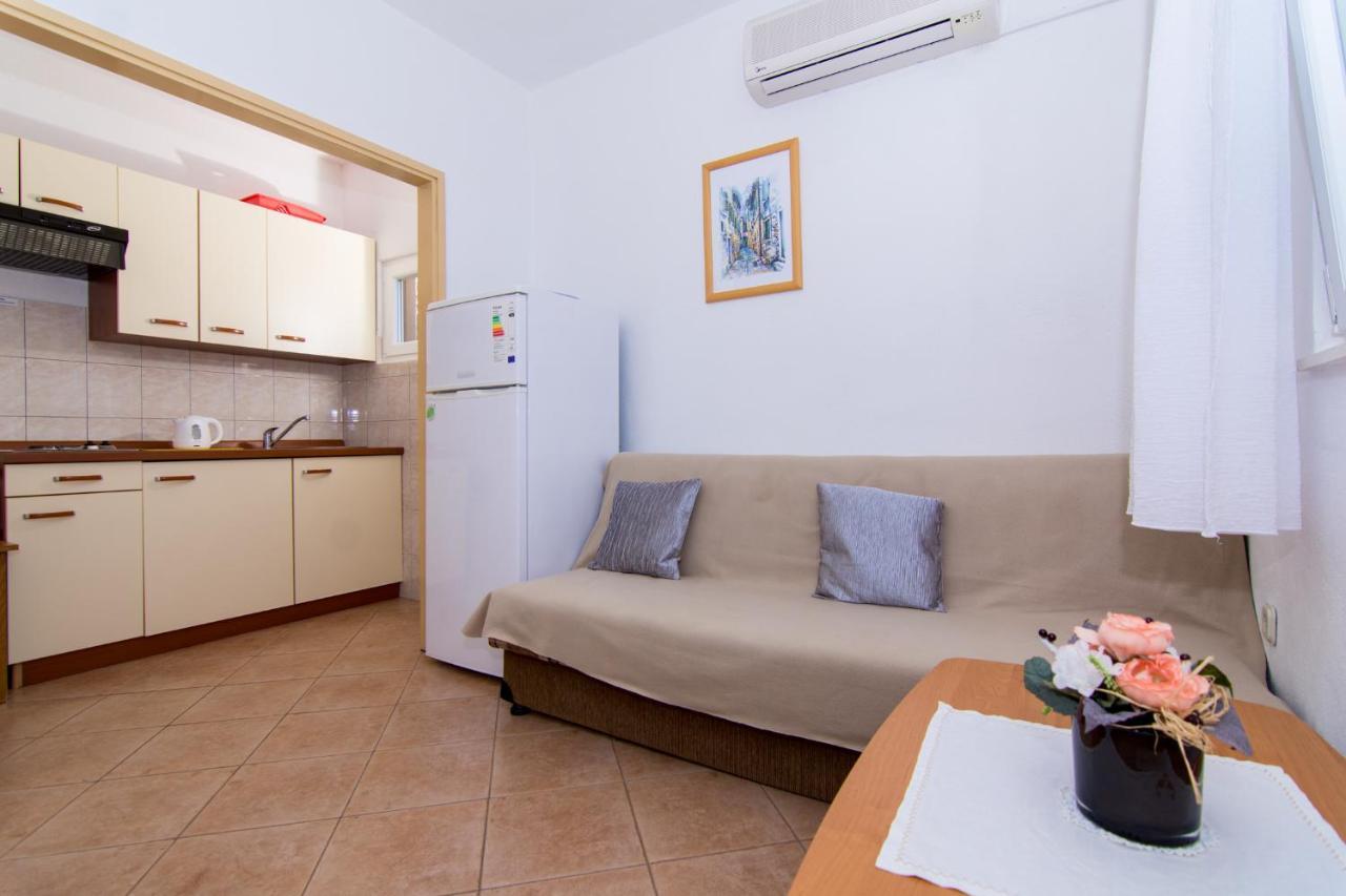 Holidays Apartments Slanada With Terrace And Sea View, Near The Beach & Town Trogir, Free Parking, Quiet Place On Peninsula Ciovo المظهر الخارجي الصورة