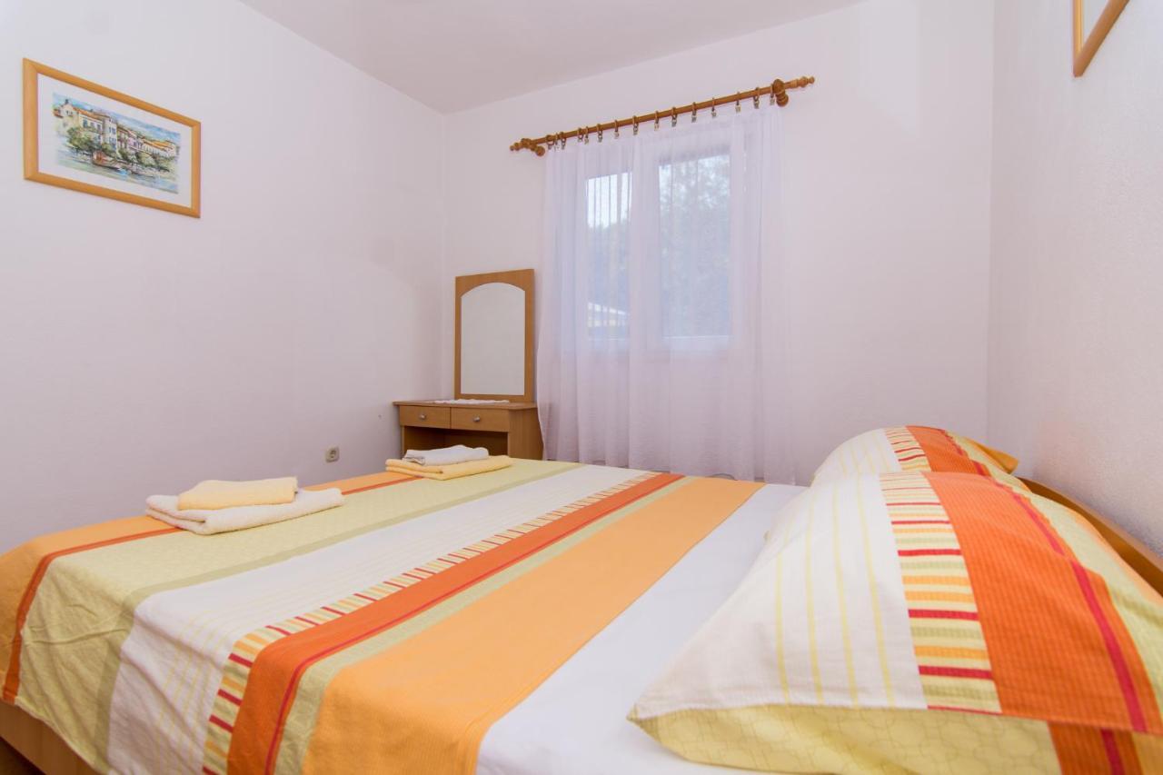 Holidays Apartments Slanada With Terrace And Sea View, Near The Beach & Town Trogir, Free Parking, Quiet Place On Peninsula Ciovo المظهر الخارجي الصورة