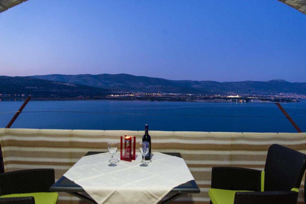 Holidays Apartments Slanada With Terrace And Sea View, Near The Beach & Town Trogir, Free Parking, Quiet Place On Peninsula Ciovo المظهر الخارجي الصورة
