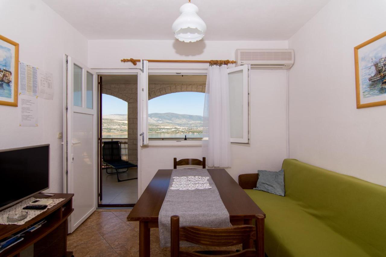 Holidays Apartments Slanada With Terrace And Sea View, Near The Beach & Town Trogir, Free Parking, Quiet Place On Peninsula Ciovo المظهر الخارجي الصورة