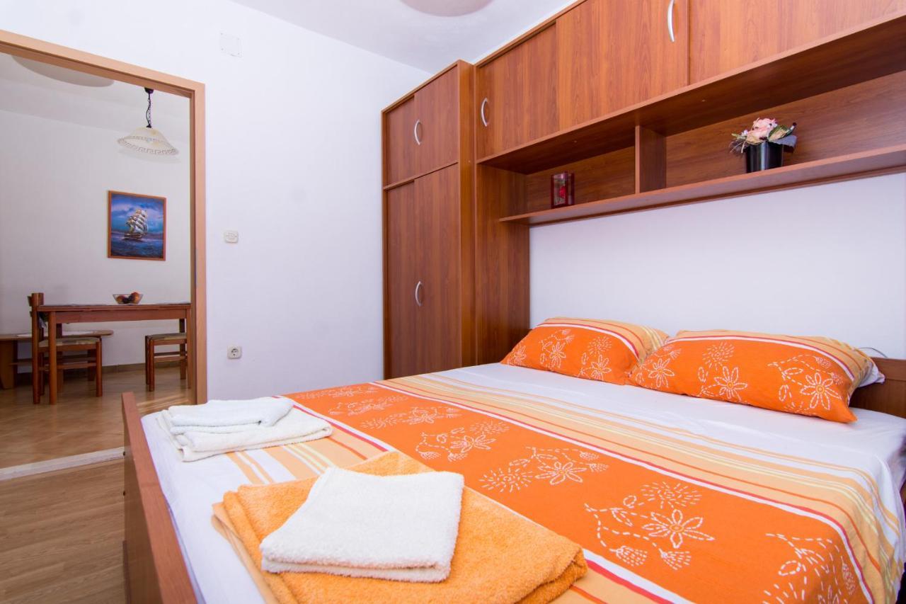 Holidays Apartments Slanada With Terrace And Sea View, Near The Beach & Town Trogir, Free Parking, Quiet Place On Peninsula Ciovo المظهر الخارجي الصورة