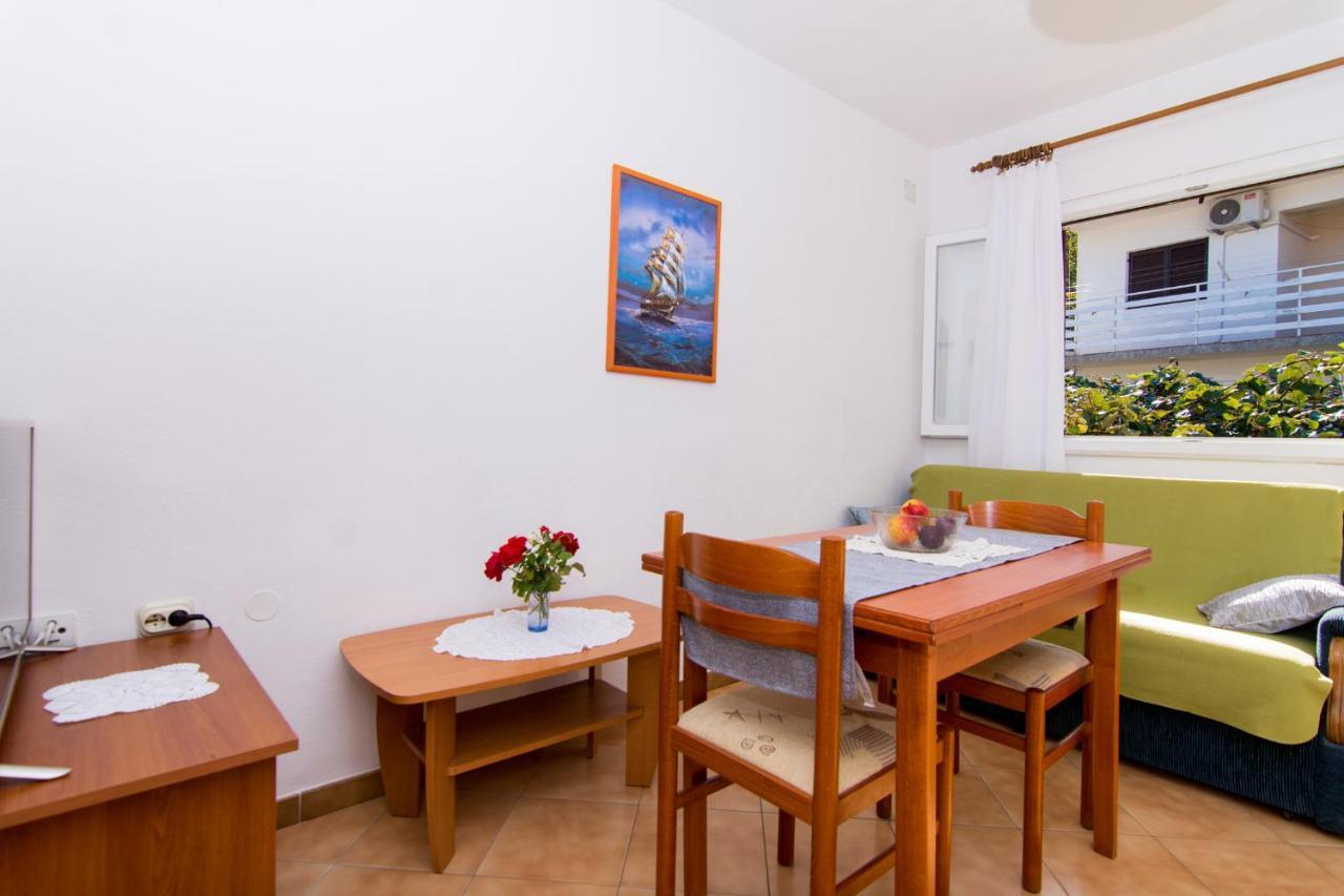 Holidays Apartments Slanada With Terrace And Sea View, Near The Beach & Town Trogir, Free Parking, Quiet Place On Peninsula Ciovo المظهر الخارجي الصورة
