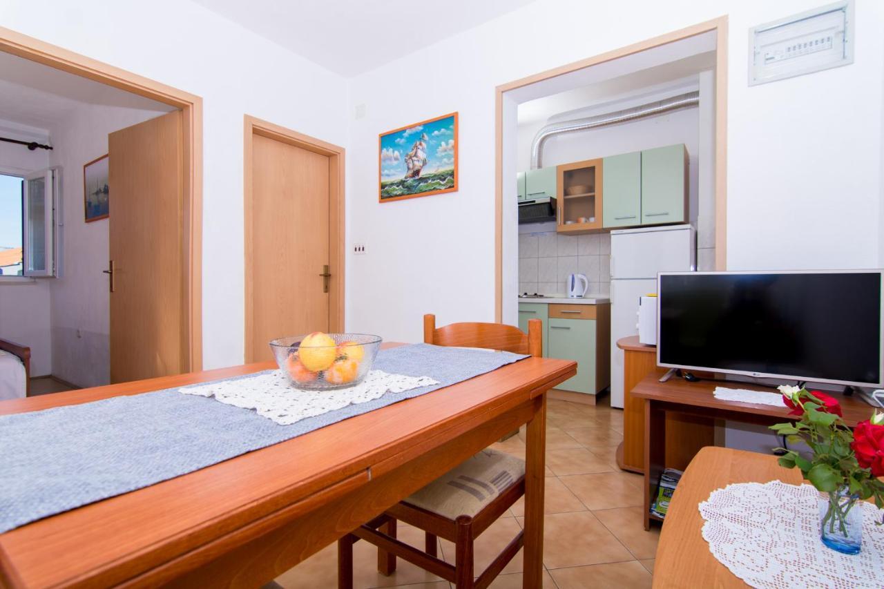 Holidays Apartments Slanada With Terrace And Sea View, Near The Beach & Town Trogir, Free Parking, Quiet Place On Peninsula Ciovo المظهر الخارجي الصورة