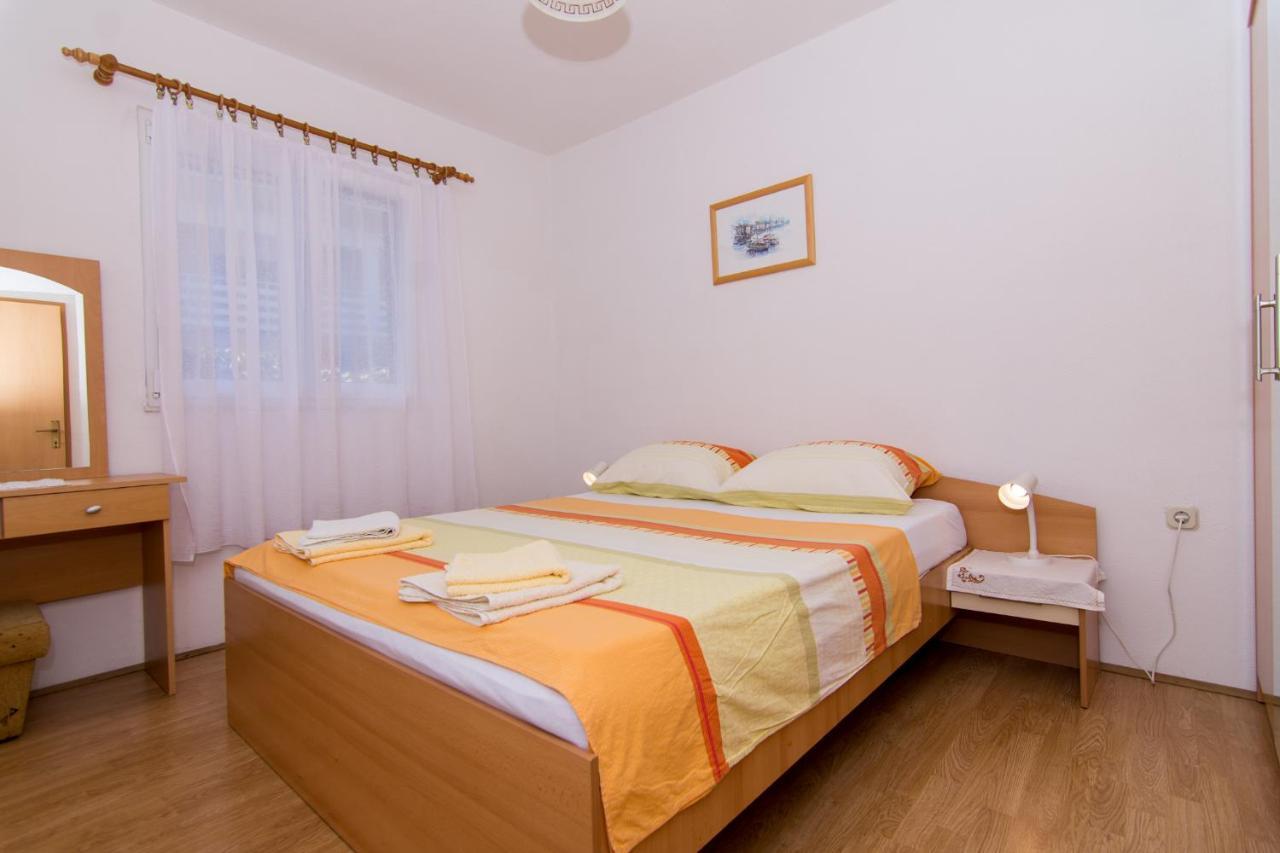 Holidays Apartments Slanada With Terrace And Sea View, Near The Beach & Town Trogir, Free Parking, Quiet Place On Peninsula Ciovo المظهر الخارجي الصورة