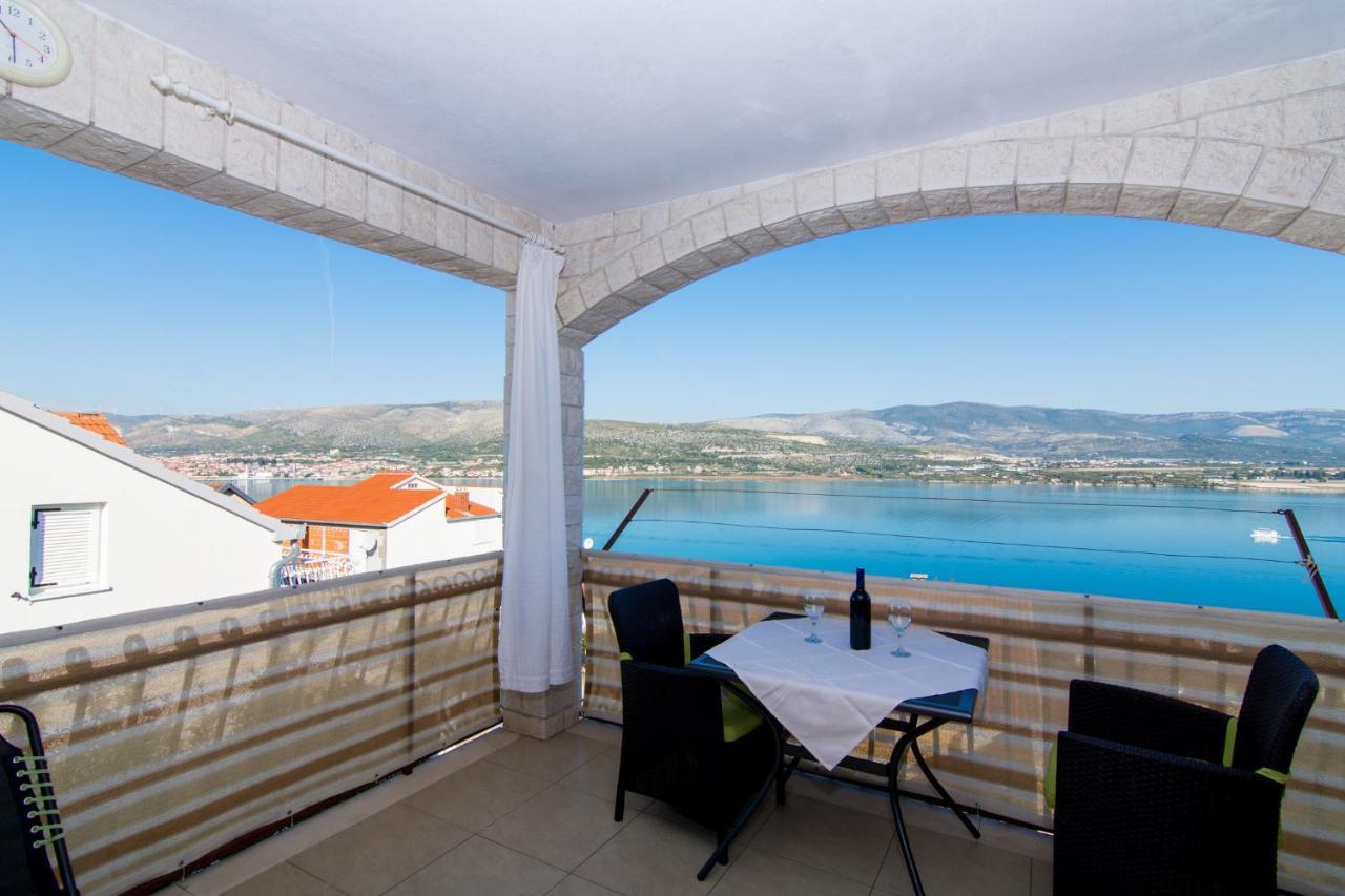 Holidays Apartments Slanada With Terrace And Sea View, Near The Beach & Town Trogir, Free Parking, Quiet Place On Peninsula Ciovo المظهر الخارجي الصورة