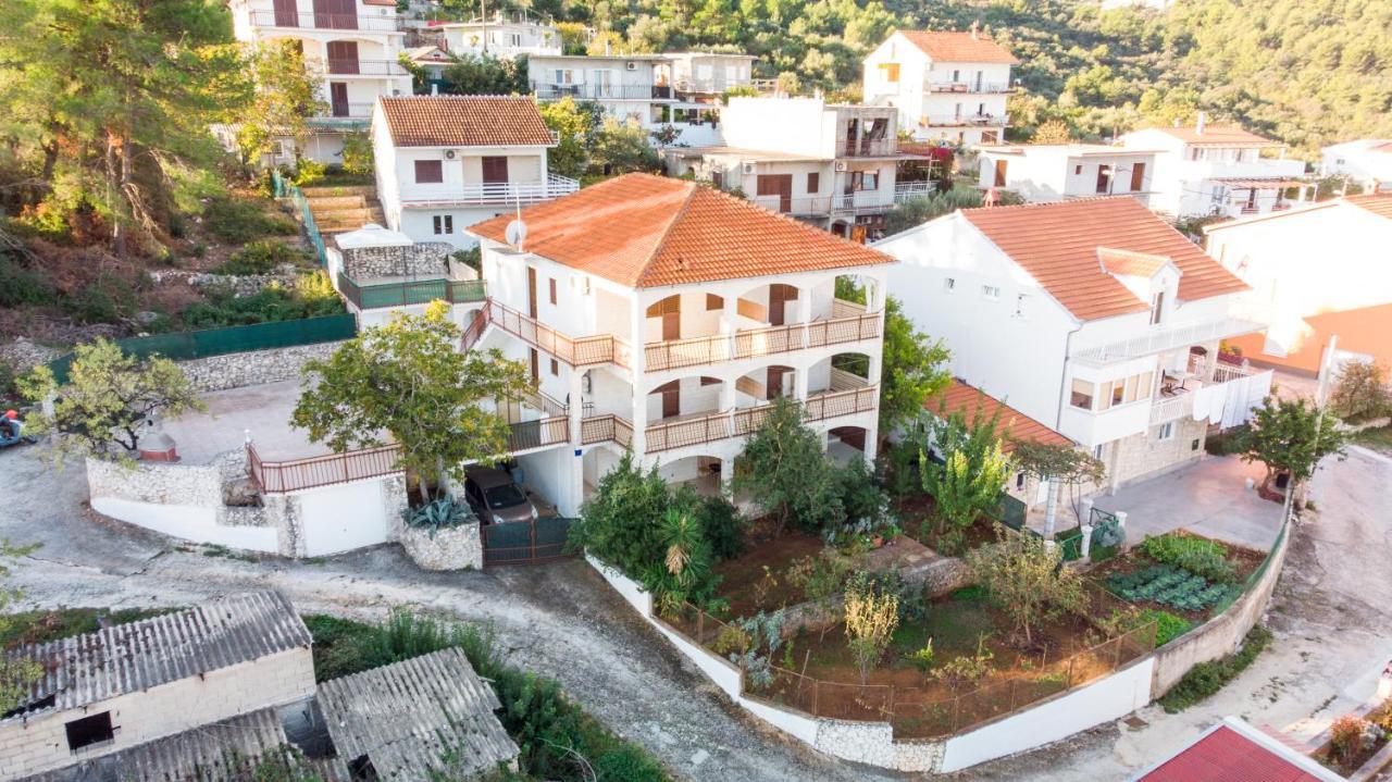 Holidays Apartments Slanada With Terrace And Sea View, Near The Beach & Town Trogir, Free Parking, Quiet Place On Peninsula Ciovo المظهر الخارجي الصورة