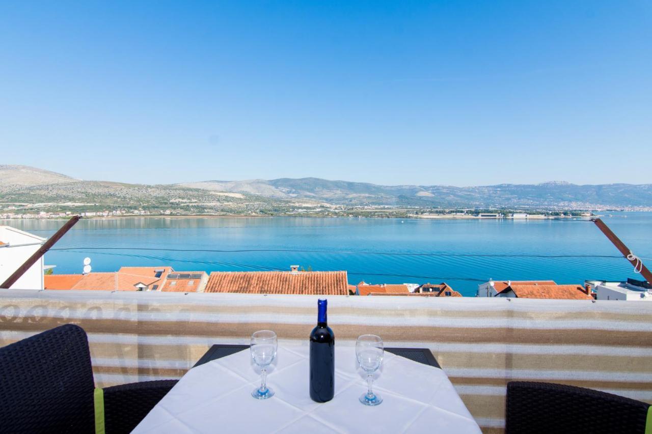 Holidays Apartments Slanada With Terrace And Sea View, Near The Beach & Town Trogir, Free Parking, Quiet Place On Peninsula Ciovo المظهر الخارجي الصورة