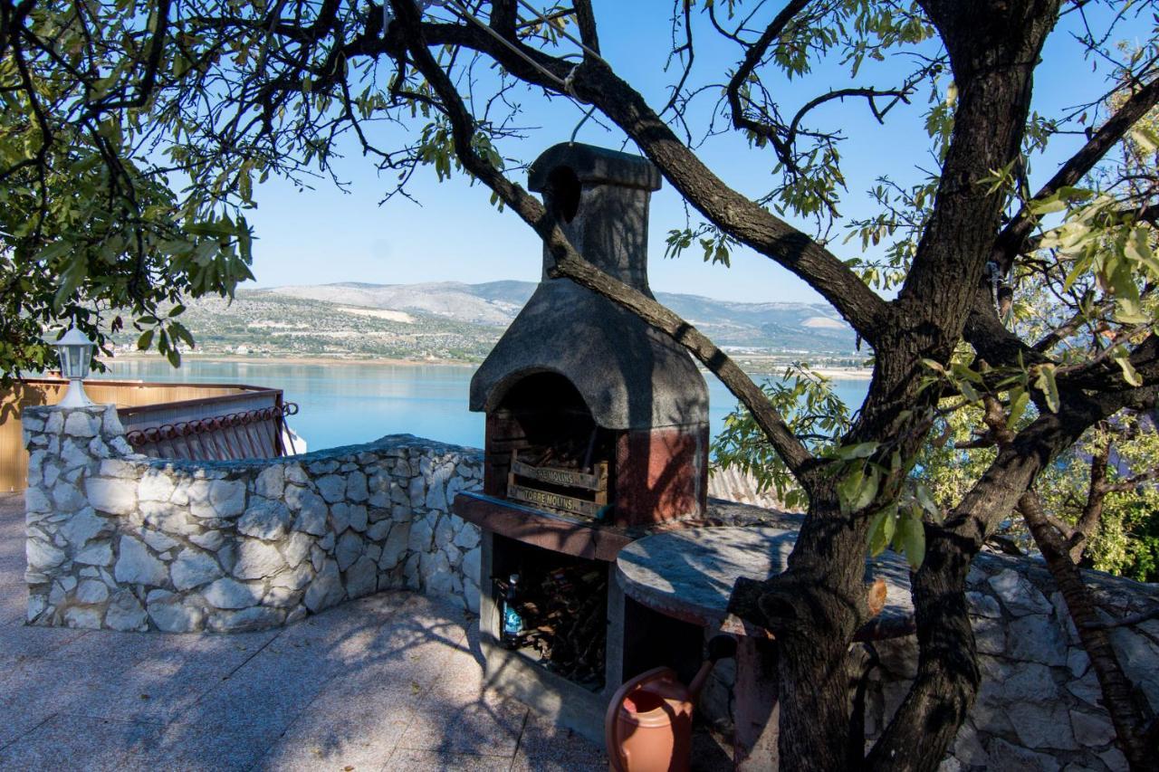 Holidays Apartments Slanada With Terrace And Sea View, Near The Beach & Town Trogir, Free Parking, Quiet Place On Peninsula Ciovo المظهر الخارجي الصورة