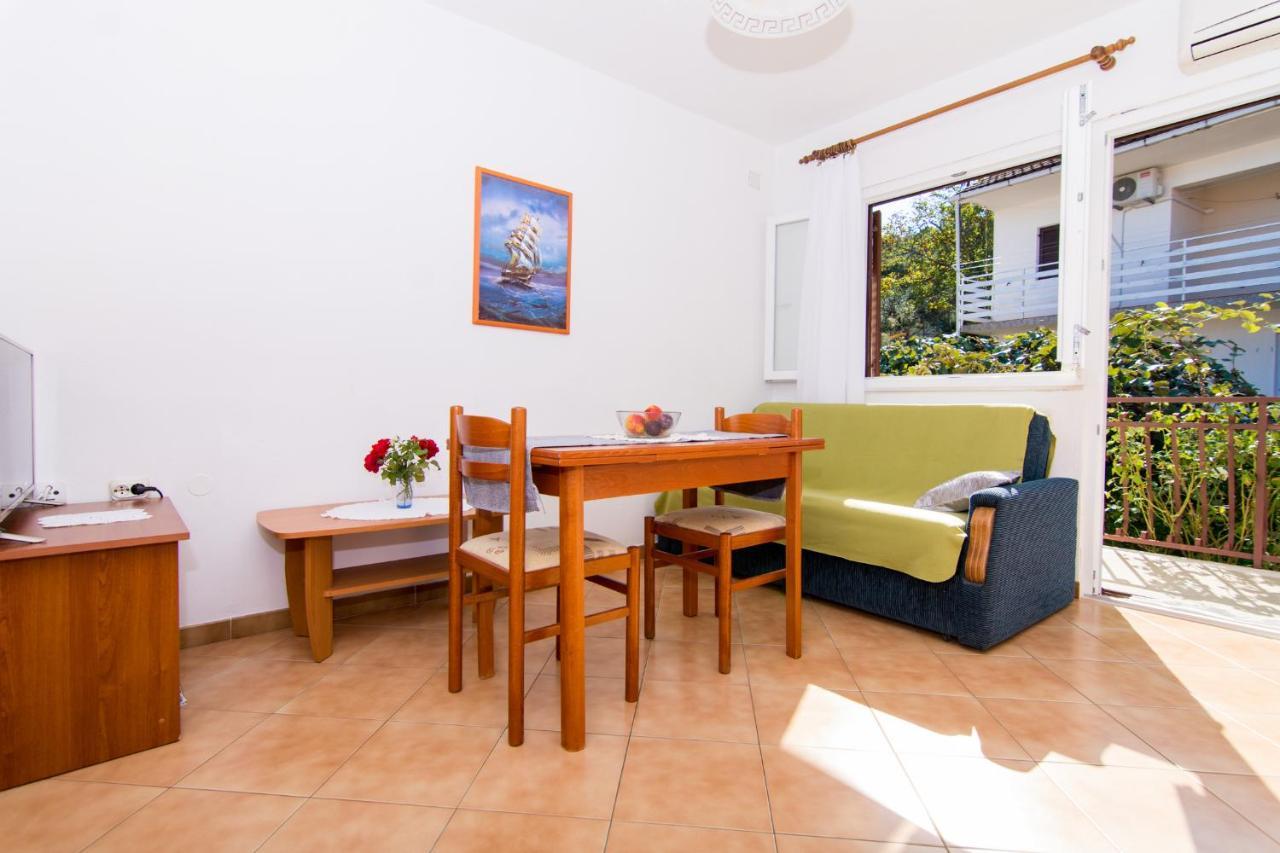 Holidays Apartments Slanada With Terrace And Sea View, Near The Beach & Town Trogir, Free Parking, Quiet Place On Peninsula Ciovo المظهر الخارجي الصورة