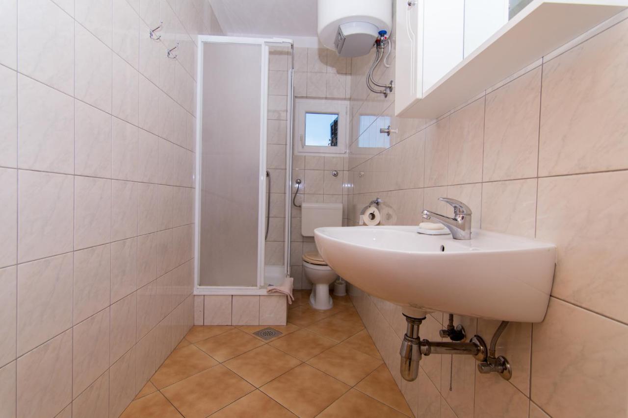 Holidays Apartments Slanada With Terrace And Sea View, Near The Beach & Town Trogir, Free Parking, Quiet Place On Peninsula Ciovo المظهر الخارجي الصورة
