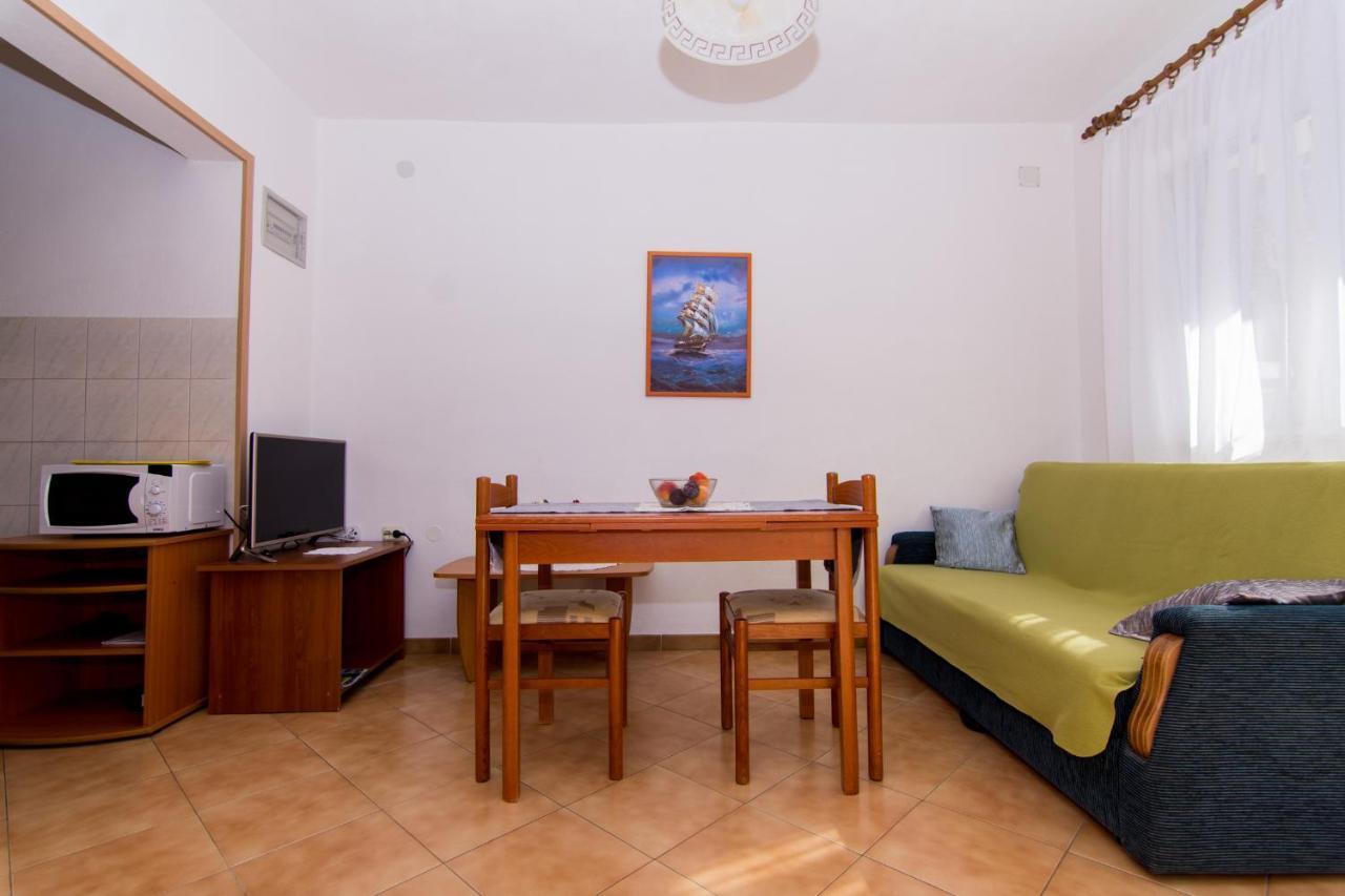 Holidays Apartments Slanada With Terrace And Sea View, Near The Beach & Town Trogir, Free Parking, Quiet Place On Peninsula Ciovo المظهر الخارجي الصورة