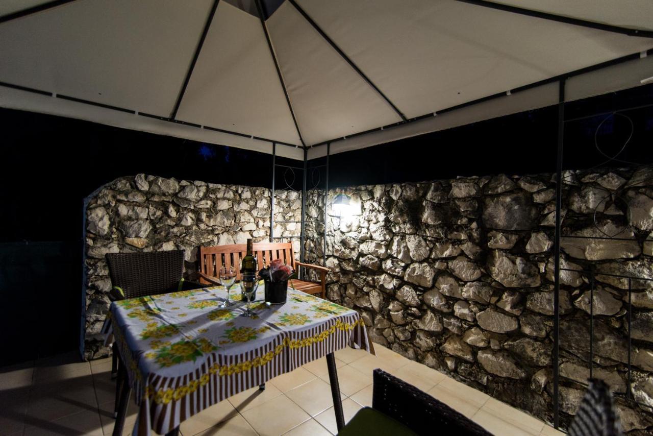 Holidays Apartments Slanada With Terrace And Sea View, Near The Beach & Town Trogir, Free Parking, Quiet Place On Peninsula Ciovo المظهر الخارجي الصورة