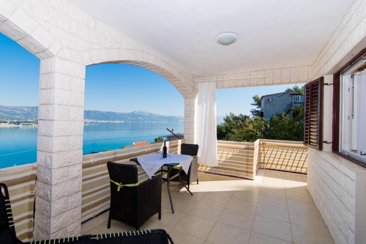 Holidays Apartments Slanada With Terrace And Sea View, Near The Beach & Town Trogir, Free Parking, Quiet Place On Peninsula Ciovo المظهر الخارجي الصورة